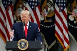 Trump cai a 31% de aprovação; pesquisa aponta: “menor índice registrado durante seu mandato”