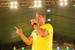 Flávio Bolsonaro dedica a terça-feira (20) a gravações na reta final da campanha