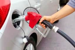 ICMS da gasolina sobe de R$ 1,57 para R$ 1,64 por litro e o do diesel vai a R$ 1,30 em 2027
