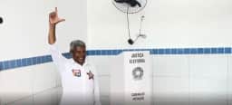 Jerônimo vota em Salvador e diz que Bahia não governa com outro presidente além de Lula