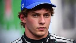 Ferrari achou Antonelli jovem demais, e a Mercedes ganhou o piloto que lidera a F1 aos 20 anos