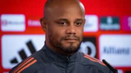 Kompany segue internado e desfalca o Bayern por semanas após desmaio em treino, diz Eberl