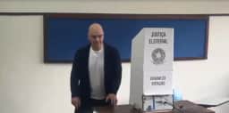 Moraes vota em São Paulo e elogia rapidez da apuração: “às cinco nós terminamos”