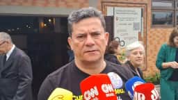 Sergio Moro vota em Curitiba e diz confiar na vitória de Flávio Bolsonaro no 2º turno