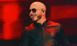 Pitbull, de 45 anos, leva turnê a 6 países e começa pelo Brasil; volta mundial fica para 2028