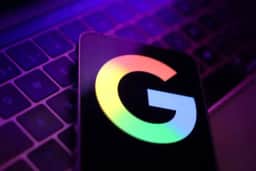 Google bloqueia instalação de apps fora da Play Store no Brasil a partir de hoje
