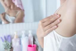Cosméticos aumentam o risco de câncer de mama? O que dizem os estudos até agora
