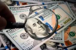 Dólar fecha a R$ 5,3878 com dúvidas sobre ajuste fiscal de Lula e fala de Boulos