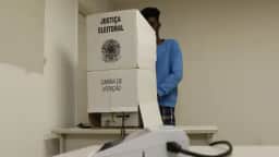 Quem chegou até as 17h vota: MPE barra extensão até as 19h pedida pelas campanhas de Lula e Flavio