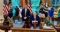 “Não vou me envolver”: Trump desconversa sobre Flávio Bolsonaro e critica eleições no Brasil