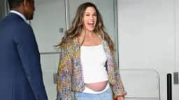 Hilary Swank rebate julgamentos por gravidez tardia: homens não são criticados da mesma forma