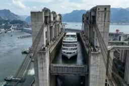 Elevador das Três Gargantas reduz travessia de horas para 40 minutos no Yangtzé