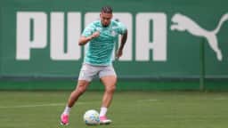 Paulinho tem lesão na panturrilha após semifinal e Palmeiras fica aliviado com exames