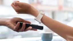 Inter lança anel e pulseira com NFC para pagamentos sem celular e funções bancárias em 2026
