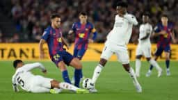 Vinícius Júnior tem 8 gols no El Clásico, Raphinha soma 7 e dupla briga pelo topo entre brasileiros