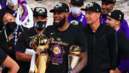 LeBron James pode atuar como armador nos 76ers; quais são as possíveis formações?