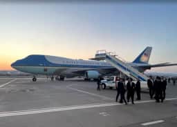 Rubio e Bessent permanecem no Air Force One enquanto Trump faz troca secreta de avião na Turquia