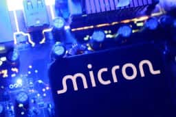 Micron anuncia investimento de US 10 bilhões em laboratório com apoio de Apple e Trump