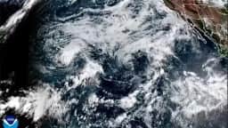 Furacão Lala se forma a partir de tempestade tropical e se aproxima da Ilha Grande do Havaí