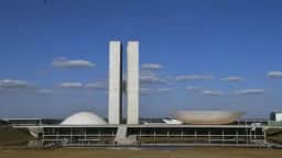 Lulinha critica governo e provoca reações no PT enquanto Dark Horse gera polêmica no PL