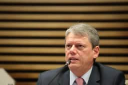 Tarcício Cancela Entrevista no Roda Viva; Falabella Substitui no Ar