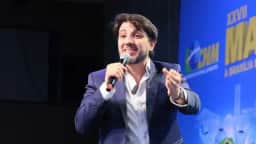 Renan Santos se declara contra a obrigatoriedade de diploma para jornalistas em coletiva na Paraíba