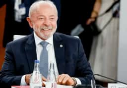 Lula foca na educação durante sabatina sob pressão da PF