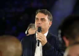 Flávio Bolsonaro inicia campanha presidencial neste domingo em Copacabana, no Rio de Janeiro