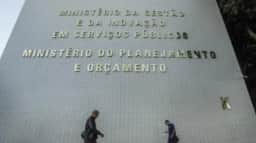 Governo prevê incluir R 38,4 bi em precatórios na meta fiscal de 2027