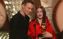 Madonna conquista Grammy de Melhor Álbum Pop em 1999 com “Ray Of Light” e solidifica sua carreira