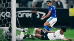 Cruzeiro vence Corinthians por 2 a 1 e se aproxima do G4 do Brasileirão