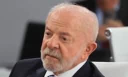 Lula anuncia fim do imposto em compras até US50