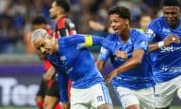 Cruzeiro conquista título brasileiro nos minutos finais contra Mengão