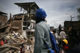 Busca por sobreviventes na Colômbia se intensifica após terremoto que deixou 500 desaparecidos