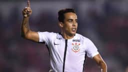 Jadson, ídolo do Corinthians, é preso por agressão à companheira em Cambé, Paraná