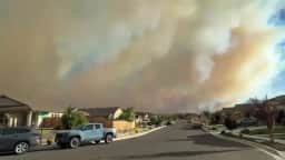 Incêndio em Nevada força governador Joe Lombardo a declarar estado de emergência e evacuar moradores