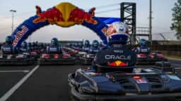 Verstappen participa de corrida de kart em Silverstone e desafia 100 competidores a partir do final