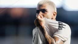 Gabigol marca 100 gols pelo Santos em vitória contra o Macará na Copa Sul-Americana