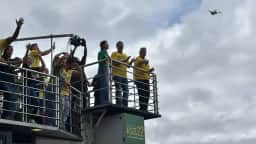 Flávio Bolsonaro inicia campanha à presidência em Copacabana com críticas a Lula e promessas