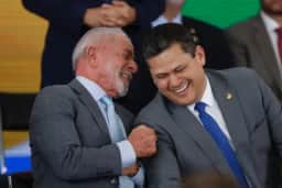 Alcolumbre critica Lula após reconhecimento da “taxa das blusinhas