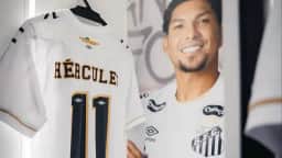 Robinho é homenageado pelo filho em ação do Santos durante Dia dos Pais, apesar da condenação