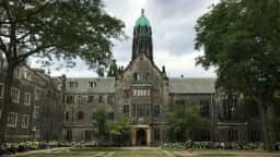 Universidade de Toronto abre inscrições para bolsa Lester B. Pearson a estudantes internacionais