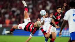 Arrascaeta comemora vitória do Flamengo sobre o Cruzeiro e destaca gratidão ao ex-clube