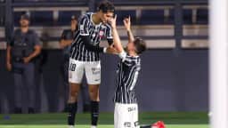 Corinthians supera Bragantino por 2 a 0 e se aproxima do G5 do Brasileirão