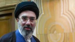 Pezeshkian se reúne com Khamenei e discute questões militares e econômicas do Irã