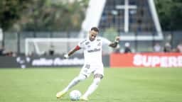 Neymar se torna o primeiro jogador a deixar campo por nova regra do Brasileirão em vitória do Santos