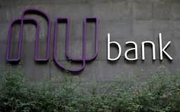 Nubank registra lucro trimestral superior a US 1 bilhão pela 1ª vez e supera expectativas