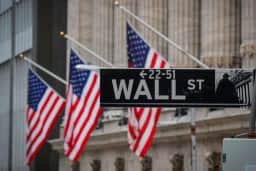 Bolsa americana atrai investidores, mas Jamie Dimon alerta para riscos da alavancagem
