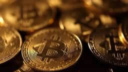 Bitcoin se mantém estável a US 63.455,99 após dados do PPI e adiamento de aumento de juros pelo Fed