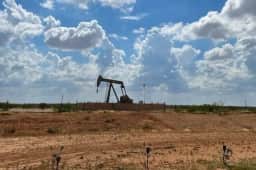 Preços do petróleo sobem com incertezas sobre negociações no Estreito de Ormuz
